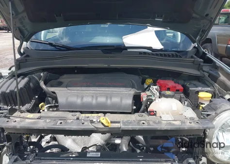 2018 Jeep Renegade Latitude 4X4 из США, поврежденный, VIN ZACCJBBB0JPH04294